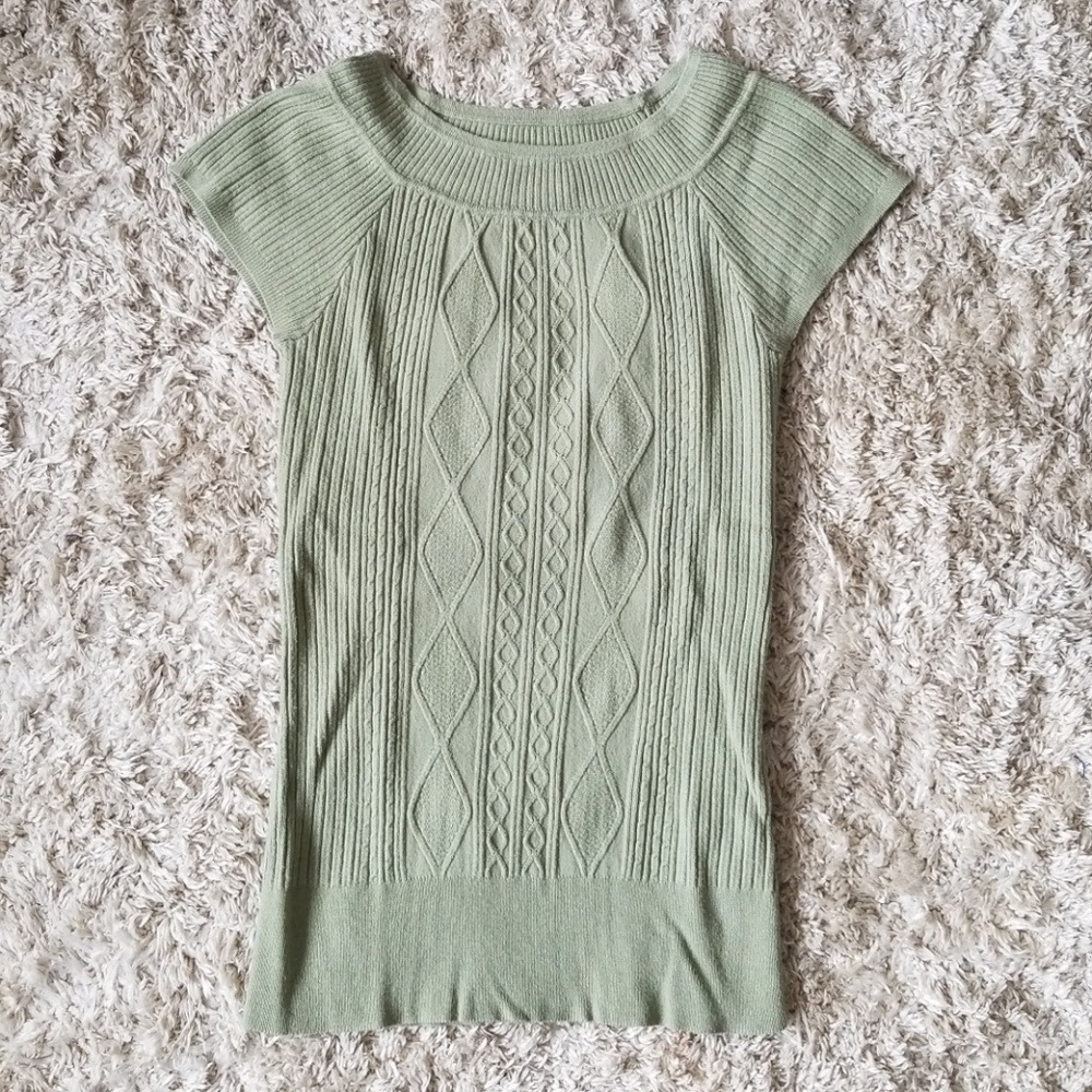 Short sleeved sweater